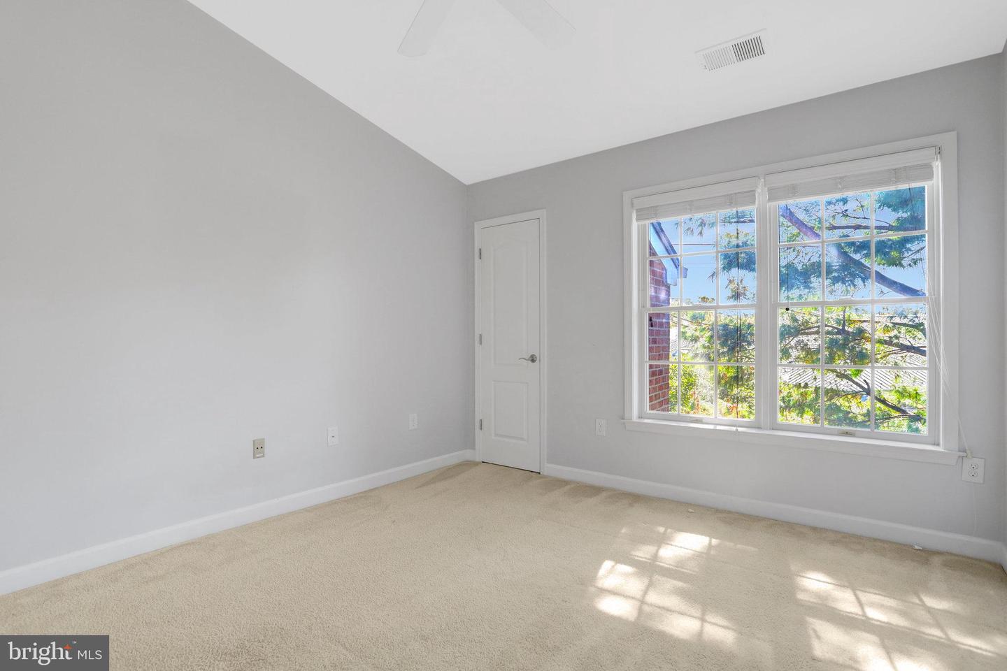 6924 FAIRFAX DR #322, ARLINGTON, Virginia 22213, 2 Bedrooms Bedrooms, ,2 BathroomsBathrooms,Residential,For sale,6924 FAIRFAX DR #322,VAAR2064414 MLS # VAAR2064414
