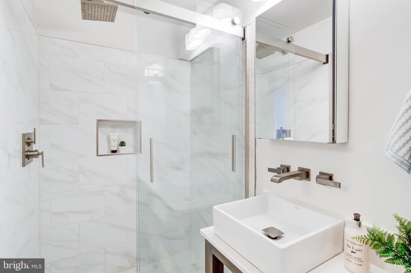 1521 CAROLINE ST NW, WASHINGTON, District Of Columbia 20009, 3 Bedrooms Bedrooms, ,2 BathroomsBathrooms,Residential,For sale,1521 CAROLINE ST NW,DCDC2225184 MLS # DCDC2225184