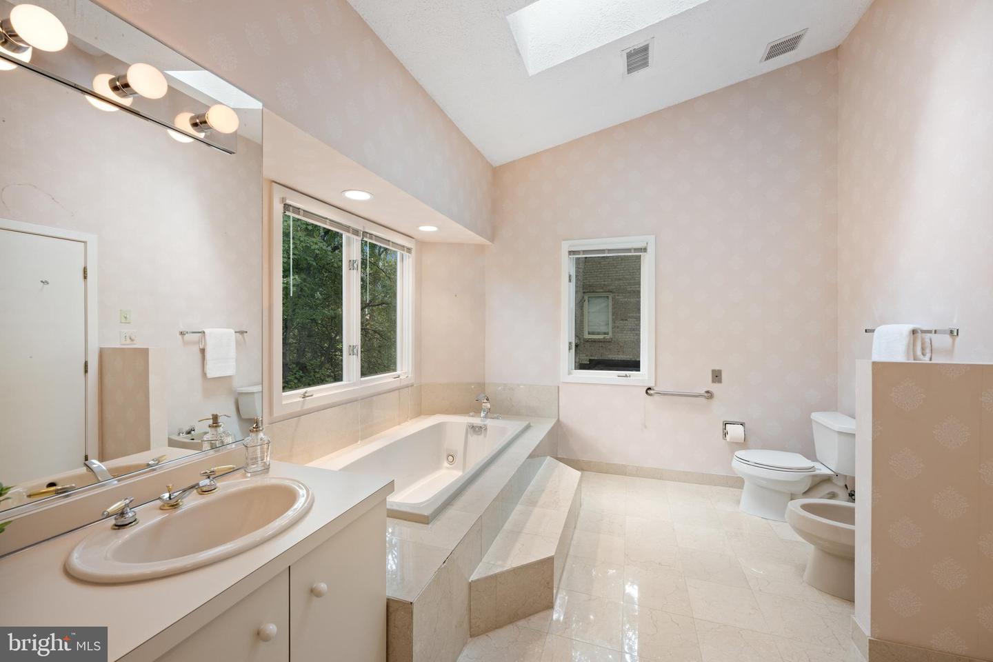 4667 KENMORE DR NW, WASHINGTON, District Of Columbia 20007, 4 Bedrooms Bedrooms, ,3 BathroomsBathrooms,Residential,For sale,4667 KENMORE DR NW,DCDC2225092 MLS # DCDC2225092