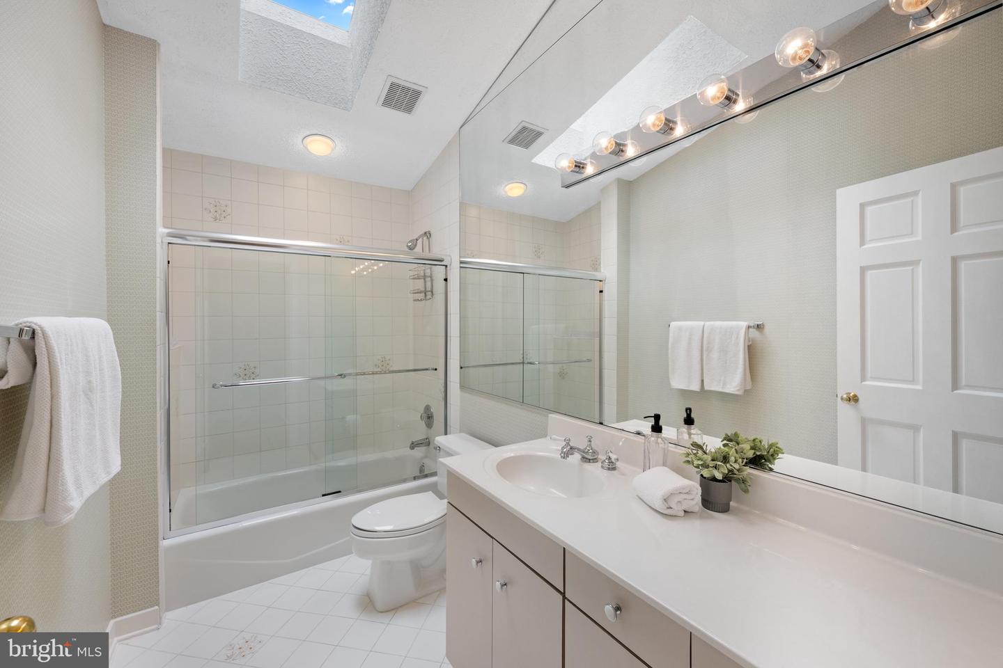4667 KENMORE DR NW, WASHINGTON, District Of Columbia 20007, 4 Bedrooms Bedrooms, ,3 BathroomsBathrooms,Residential,For sale,4667 KENMORE DR NW,DCDC2225092 MLS # DCDC2225092