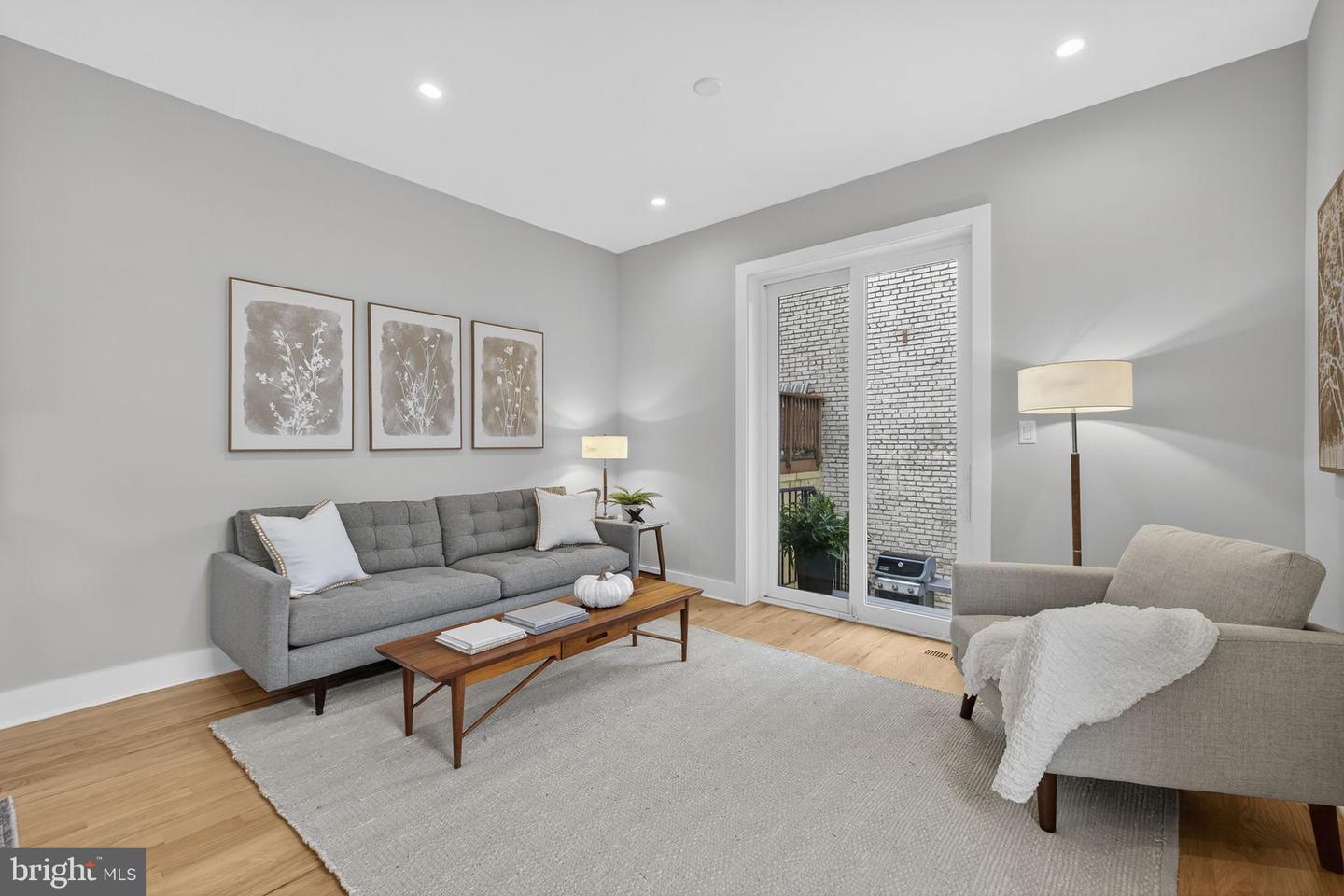 401 16TH ST SE, WASHINGTON, District Of Columbia 20003, 4 Bedrooms Bedrooms, ,3 BathroomsBathrooms,Residential,For sale,401 16TH ST SE,DCDC2225114 MLS # DCDC2225114