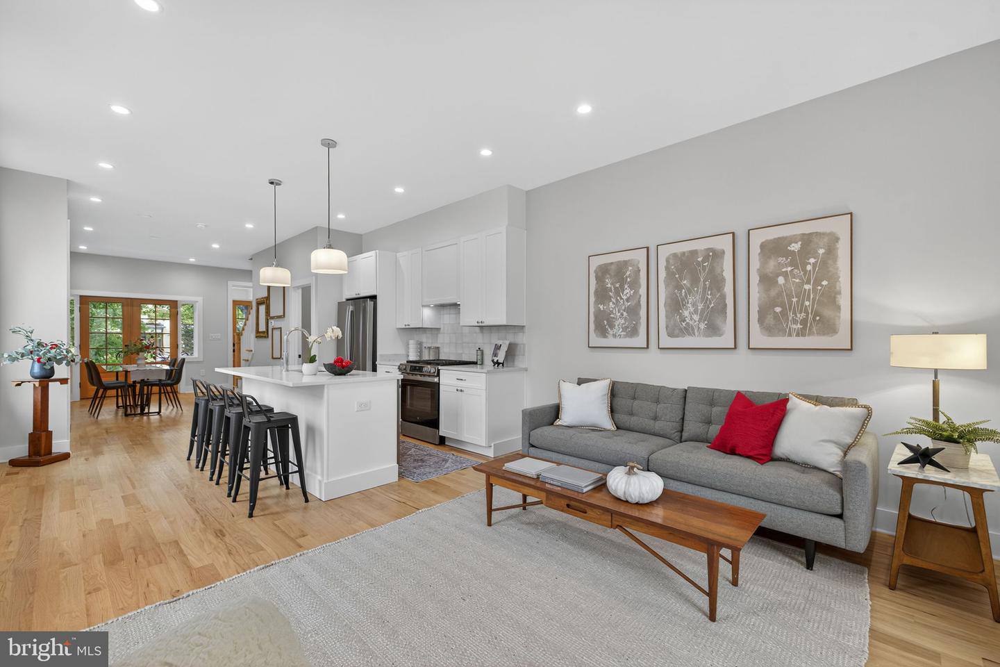 401 16TH ST SE, WASHINGTON, District Of Columbia 20003, 4 Bedrooms Bedrooms, ,3 BathroomsBathrooms,Residential,For sale,401 16TH ST SE,DCDC2225114 MLS # DCDC2225114