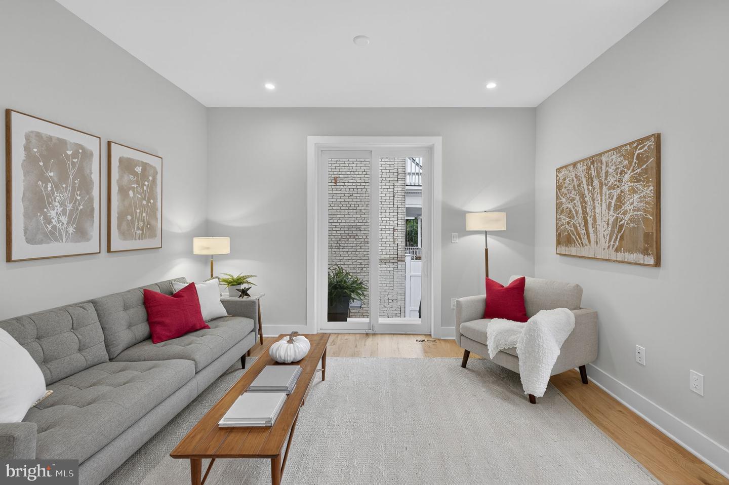 401 16TH ST SE, WASHINGTON, District Of Columbia 20003, 4 Bedrooms Bedrooms, ,3 BathroomsBathrooms,Residential,For sale,401 16TH ST SE,DCDC2225114 MLS # DCDC2225114