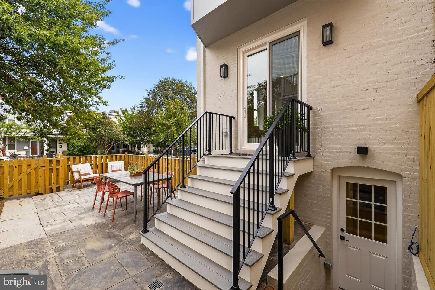 401 16TH ST SE, WASHINGTON, District Of Columbia 20003, 4 Bedrooms Bedrooms, ,3 BathroomsBathrooms,Residential,For sale,401 16TH ST SE,DCDC2225114 MLS # DCDC2225114