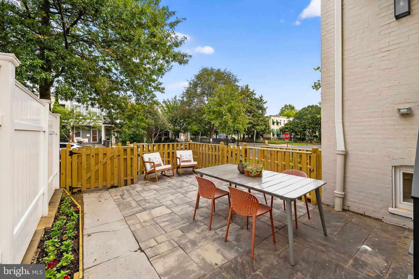 401 16TH ST SE, WASHINGTON, District Of Columbia 20003, 4 Bedrooms Bedrooms, ,3 BathroomsBathrooms,Residential,For sale,401 16TH ST SE,DCDC2225114 MLS # DCDC2225114