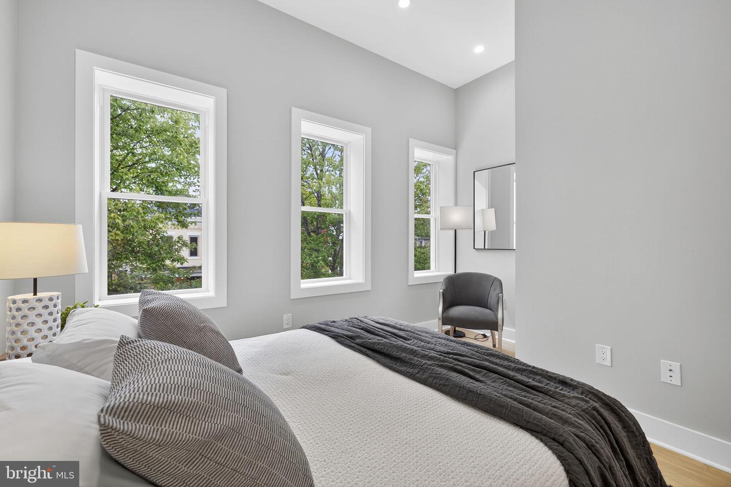 401 16TH ST SE, WASHINGTON, District Of Columbia 20003, 4 Bedrooms Bedrooms, ,3 BathroomsBathrooms,Residential,For sale,401 16TH ST SE,DCDC2225114 MLS # DCDC2225114