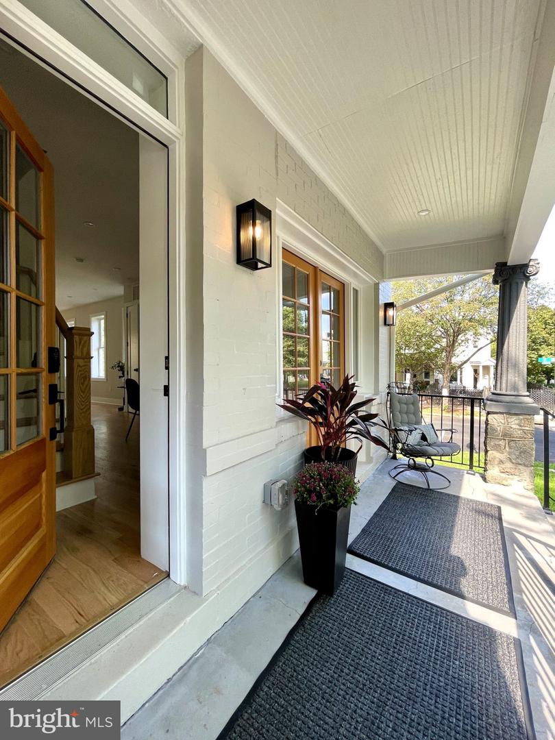 401 16TH ST SE, WASHINGTON, District Of Columbia 20003, 4 Bedrooms Bedrooms, ,3 BathroomsBathrooms,Residential,For sale,401 16TH ST SE,DCDC2225114 MLS # DCDC2225114