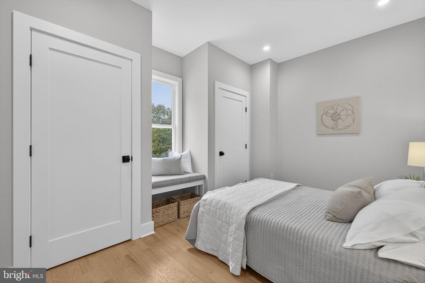 401 16TH ST SE, WASHINGTON, District Of Columbia 20003, 4 Bedrooms Bedrooms, ,3 BathroomsBathrooms,Residential,For sale,401 16TH ST SE,DCDC2225114 MLS # DCDC2225114