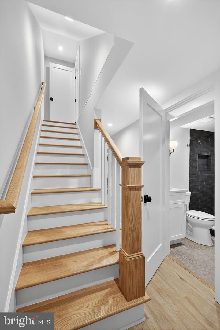 401 16TH ST SE, WASHINGTON, District Of Columbia 20003, 4 Bedrooms Bedrooms, ,3 BathroomsBathrooms,Residential,For sale,401 16TH ST SE,DCDC2225114 MLS # DCDC2225114