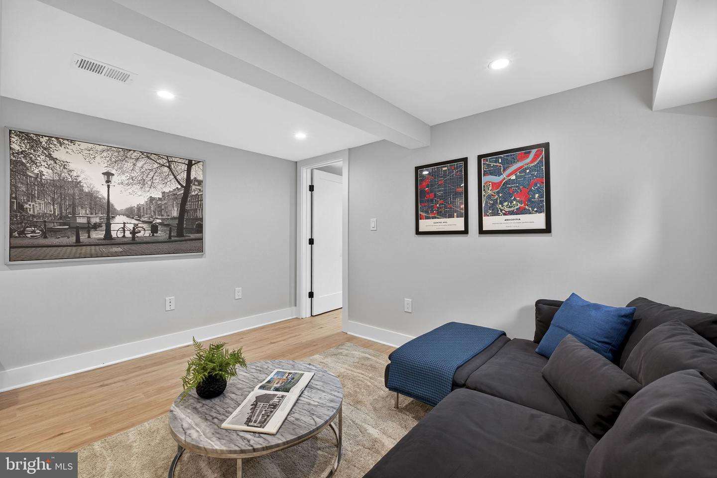 401 16TH ST SE, WASHINGTON, District Of Columbia 20003, 4 Bedrooms Bedrooms, ,3 BathroomsBathrooms,Residential,For sale,401 16TH ST SE,DCDC2225114 MLS # DCDC2225114