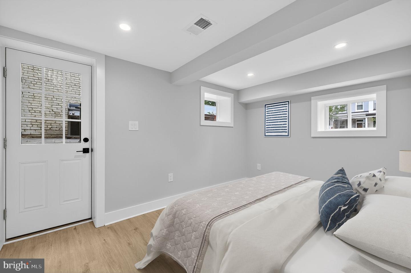 401 16TH ST SE, WASHINGTON, District Of Columbia 20003, 4 Bedrooms Bedrooms, ,3 BathroomsBathrooms,Residential,For sale,401 16TH ST SE,DCDC2225114 MLS # DCDC2225114