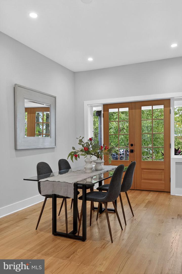401 16TH ST SE, WASHINGTON, District Of Columbia 20003, 4 Bedrooms Bedrooms, ,3 BathroomsBathrooms,Residential,For sale,401 16TH ST SE,DCDC2225114 MLS # DCDC2225114