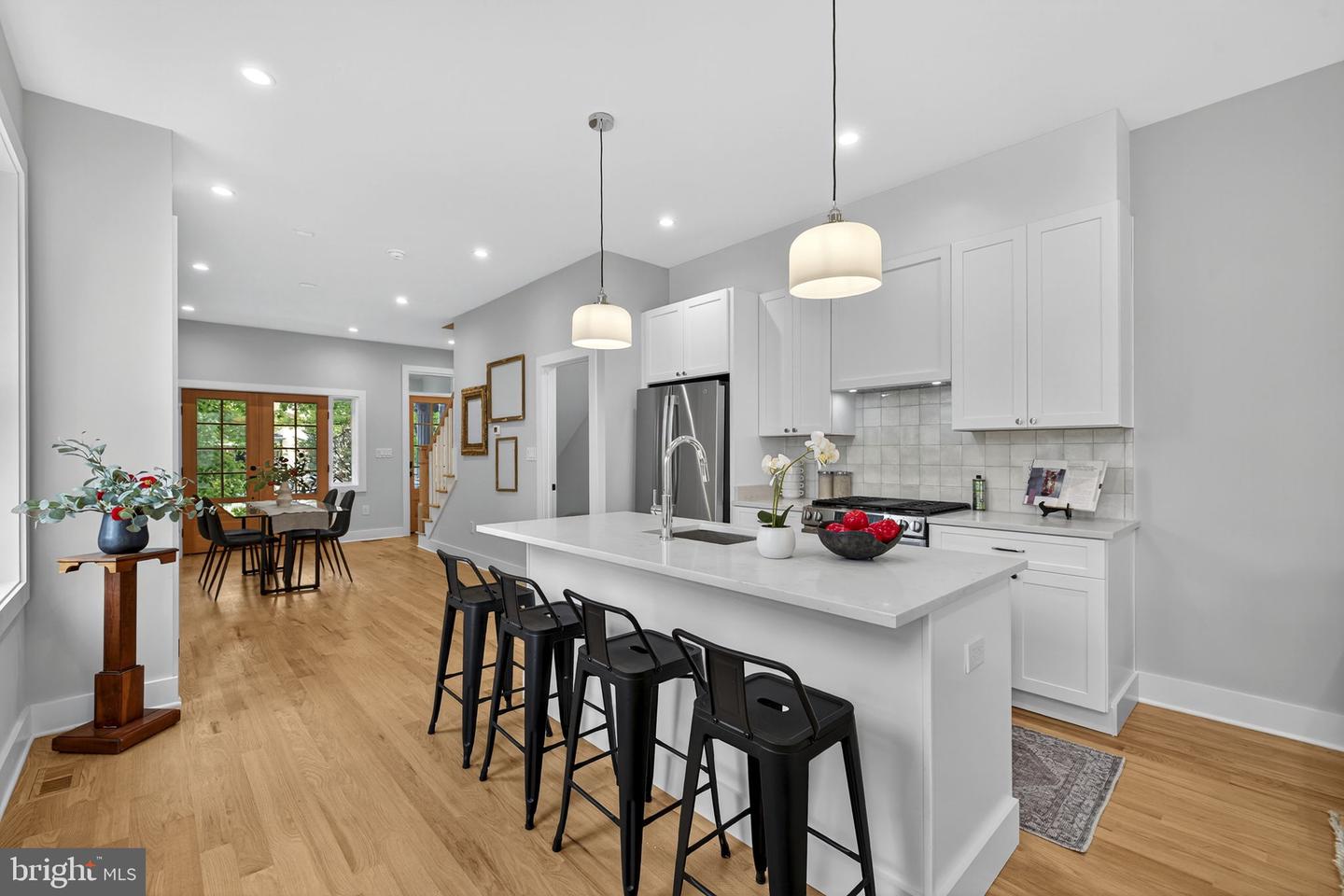 401 16TH ST SE, WASHINGTON, District Of Columbia 20003, 4 Bedrooms Bedrooms, ,3 BathroomsBathrooms,Residential,For sale,401 16TH ST SE,DCDC2225114 MLS # DCDC2225114