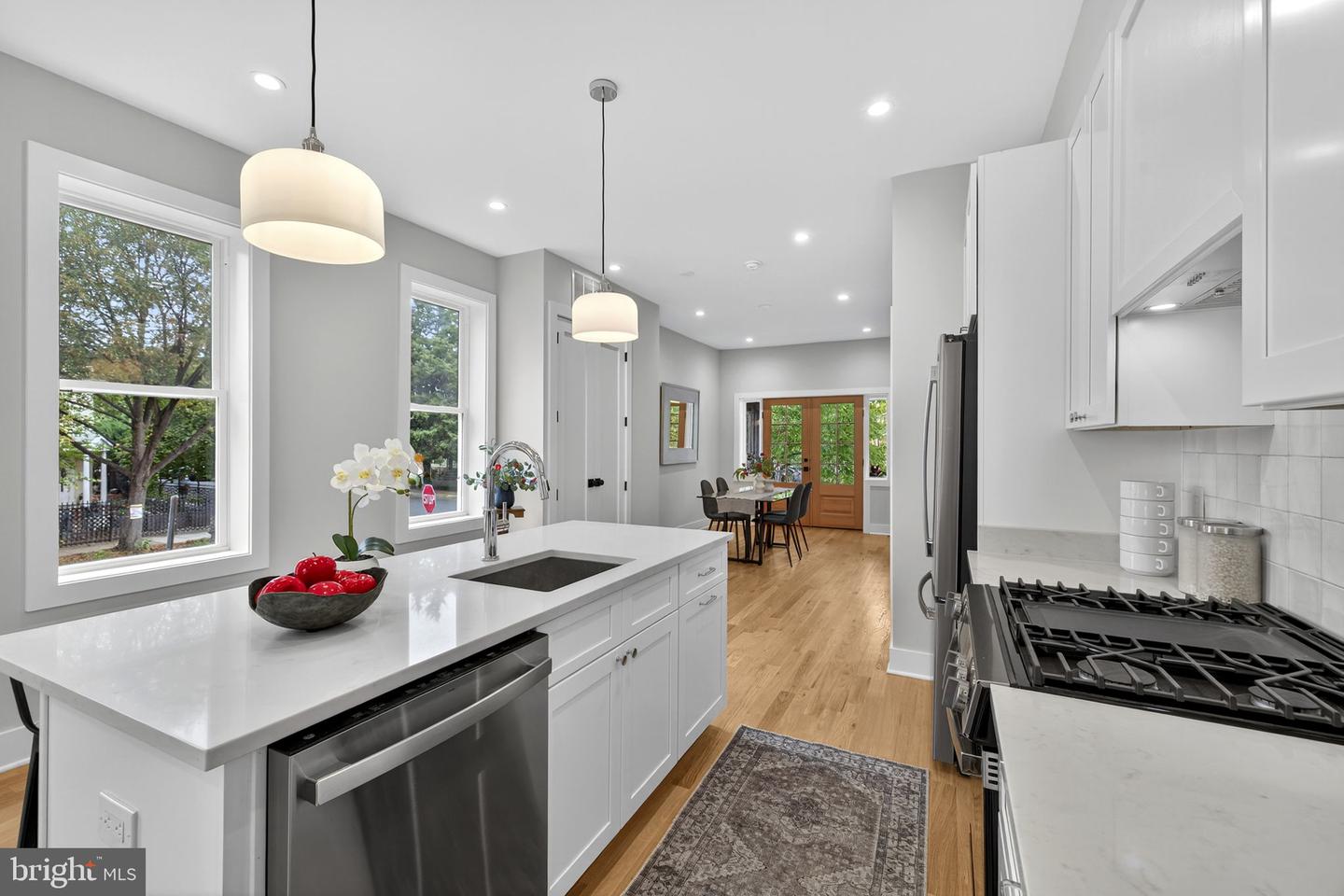 401 16TH ST SE, WASHINGTON, District Of Columbia 20003, 4 Bedrooms Bedrooms, ,3 BathroomsBathrooms,Residential,For sale,401 16TH ST SE,DCDC2225114 MLS # DCDC2225114