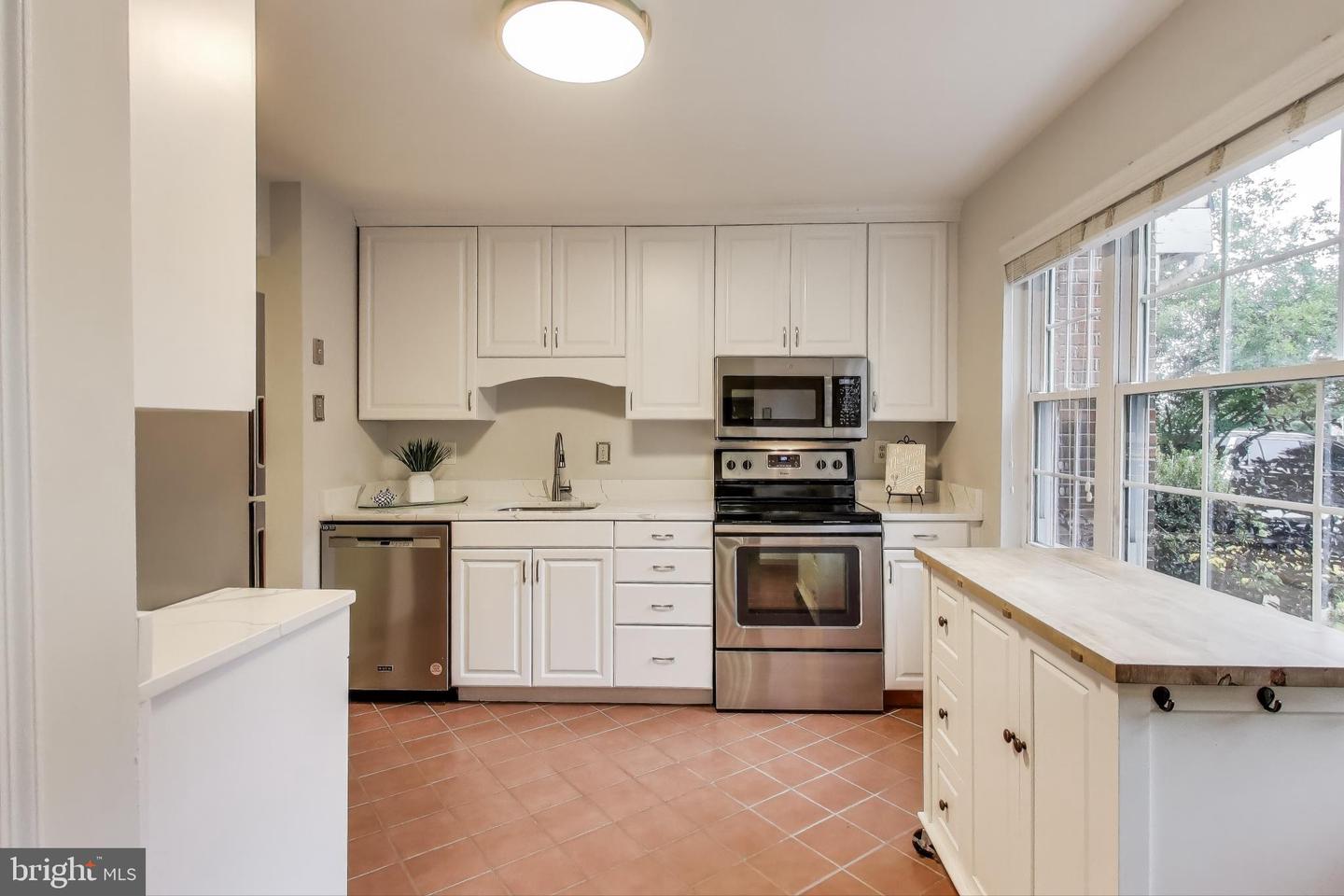 7836 SNEAD LN, FALLS CHURCH, Virginia 22043, 4 Bedrooms Bedrooms, ,3 BathroomsBathrooms,Residential,For sale,7836 SNEAD LN,VAFX2271234 MLS # VAFX2271234