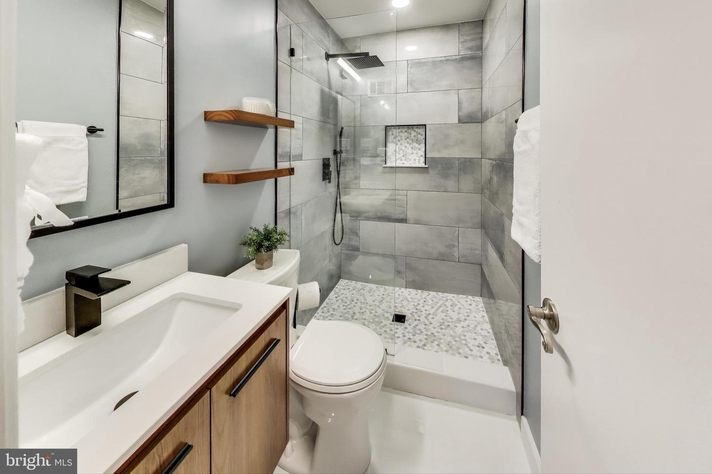 7836 SNEAD LN, FALLS CHURCH, Virginia 22043, 4 Bedrooms Bedrooms, ,3 BathroomsBathrooms,Residential,For sale,7836 SNEAD LN,VAFX2271234 MLS # VAFX2271234