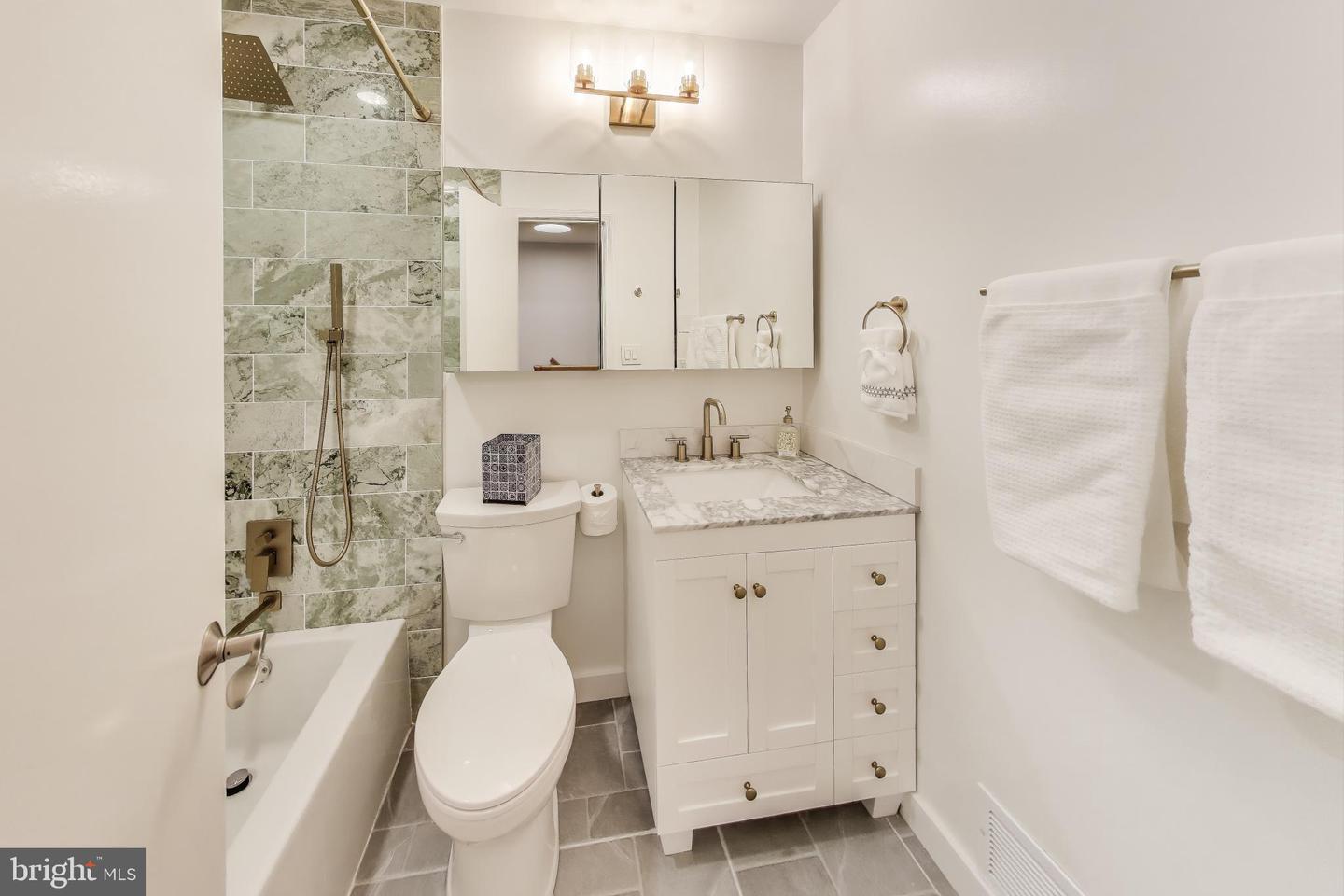 7836 SNEAD LN, FALLS CHURCH, Virginia 22043, 4 Bedrooms Bedrooms, ,3 BathroomsBathrooms,Residential,For sale,7836 SNEAD LN,VAFX2271234 MLS # VAFX2271234