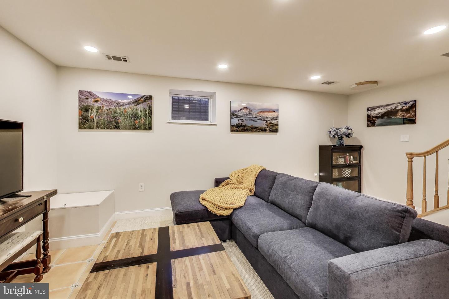 7836 SNEAD LN, FALLS CHURCH, Virginia 22043, 4 Bedrooms Bedrooms, ,3 BathroomsBathrooms,Residential,For sale,7836 SNEAD LN,VAFX2271234 MLS # VAFX2271234