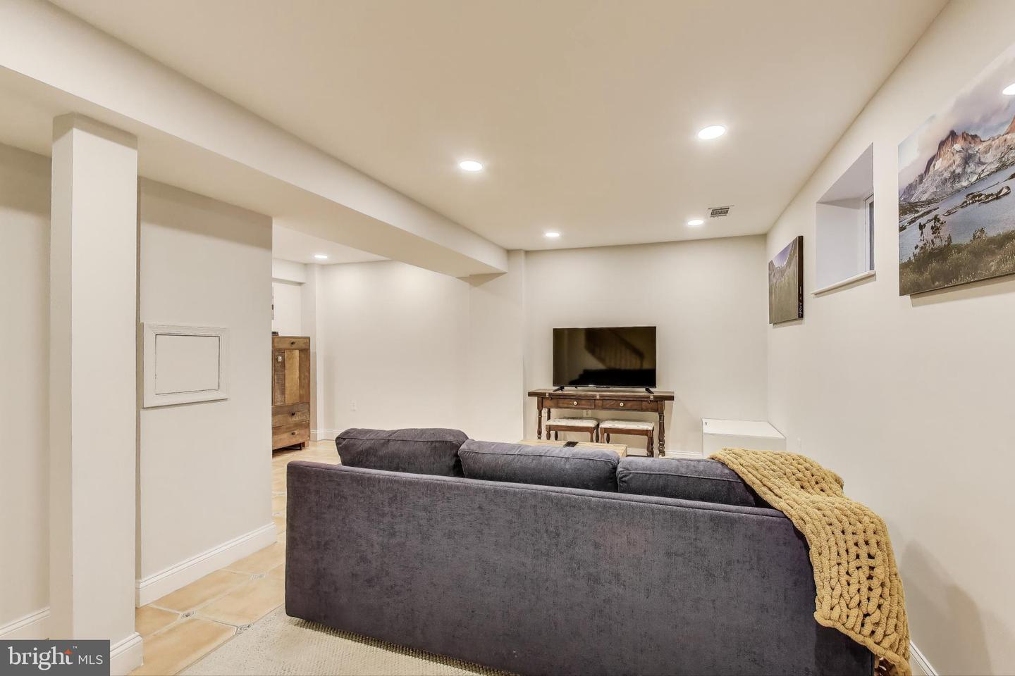 7836 SNEAD LN, FALLS CHURCH, Virginia 22043, 4 Bedrooms Bedrooms, ,3 BathroomsBathrooms,Residential,For sale,7836 SNEAD LN,VAFX2271234 MLS # VAFX2271234