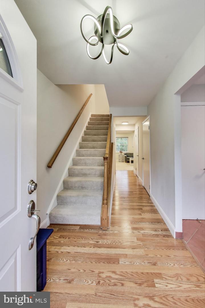 7836 SNEAD LN, FALLS CHURCH, Virginia 22043, 4 Bedrooms Bedrooms, ,3 BathroomsBathrooms,Residential,For sale,7836 SNEAD LN,VAFX2271234 MLS # VAFX2271234