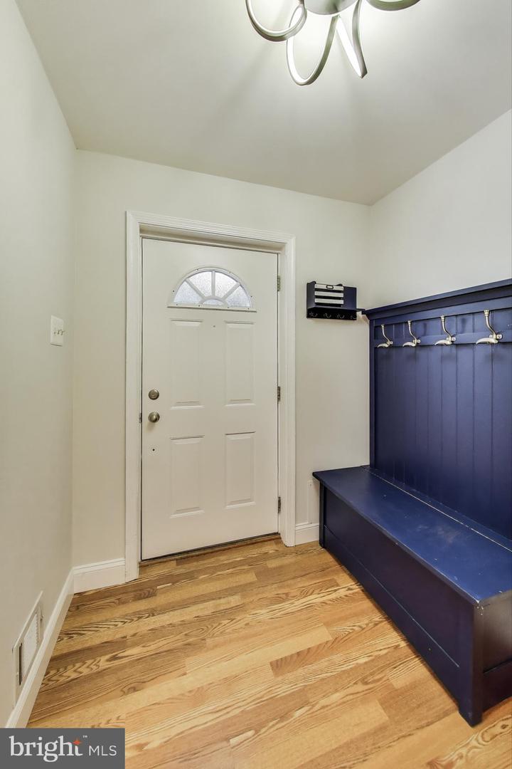 7836 SNEAD LN, FALLS CHURCH, Virginia 22043, 4 Bedrooms Bedrooms, ,3 BathroomsBathrooms,Residential,For sale,7836 SNEAD LN,VAFX2271234 MLS # VAFX2271234