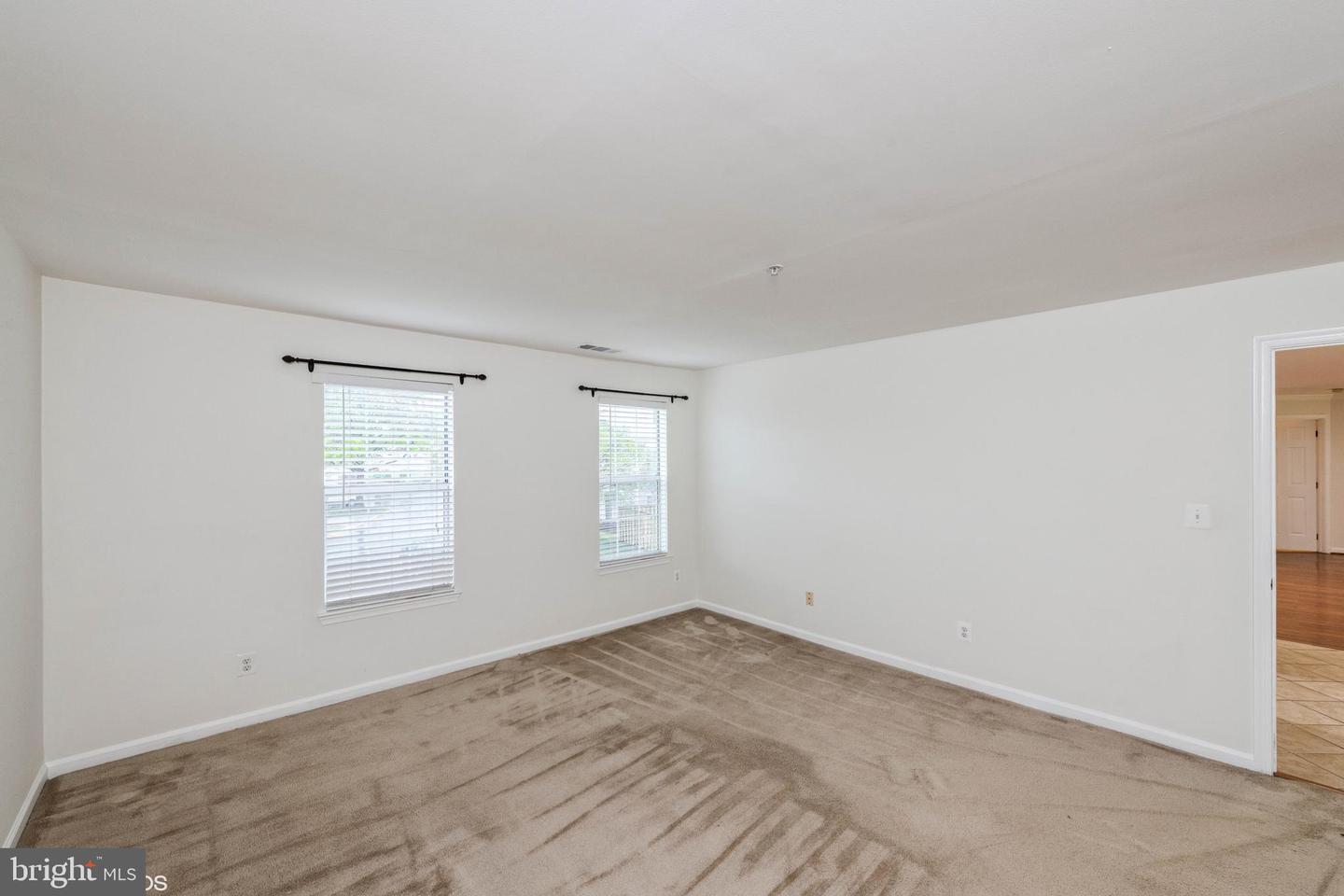 11006 KOMAN CIR #202, MANASSAS, Virginia 20109, 2 Bedrooms Bedrooms, ,2 BathroomsBathrooms,Residential,For sale,11006 KOMAN CIR #202,VAPW2105304 MLS # VAPW2105304