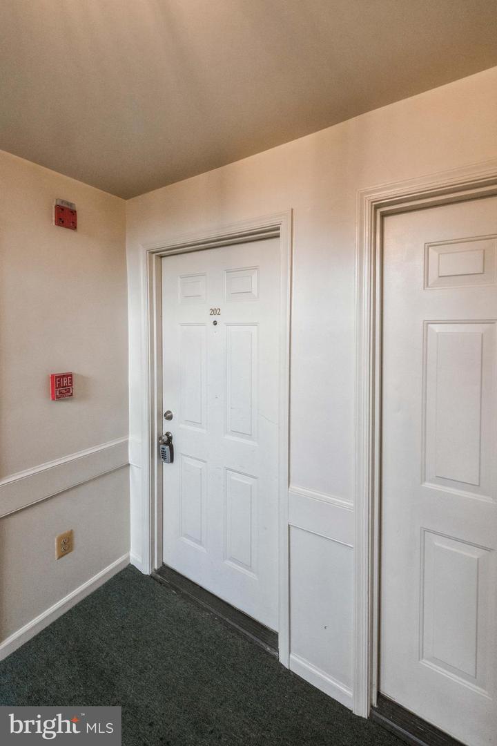 11006 KOMAN CIR #202, MANASSAS, Virginia 20109, 2 Bedrooms Bedrooms, ,2 BathroomsBathrooms,Residential,For sale,11006 KOMAN CIR #202,VAPW2105304 MLS # VAPW2105304