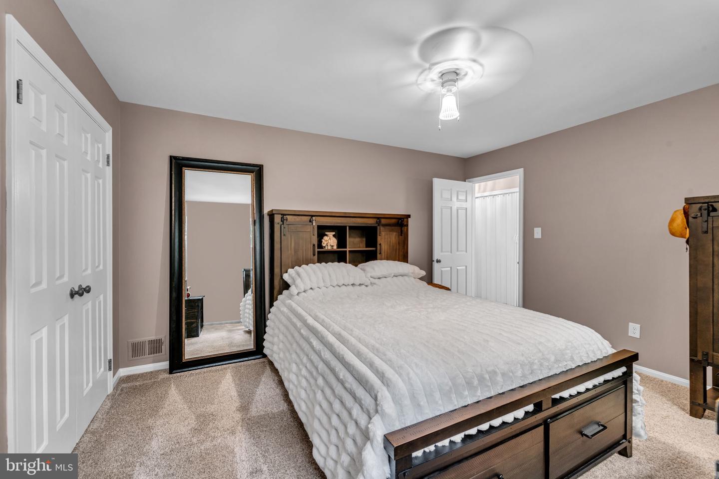 12215 HENDERSON RD, CLIFTON, Virginia 20124, 3 Bedrooms Bedrooms, ,3 BathroomsBathrooms,Residential,For sale,12215 HENDERSON RD,VAFX2272180 MLS # VAFX2272180