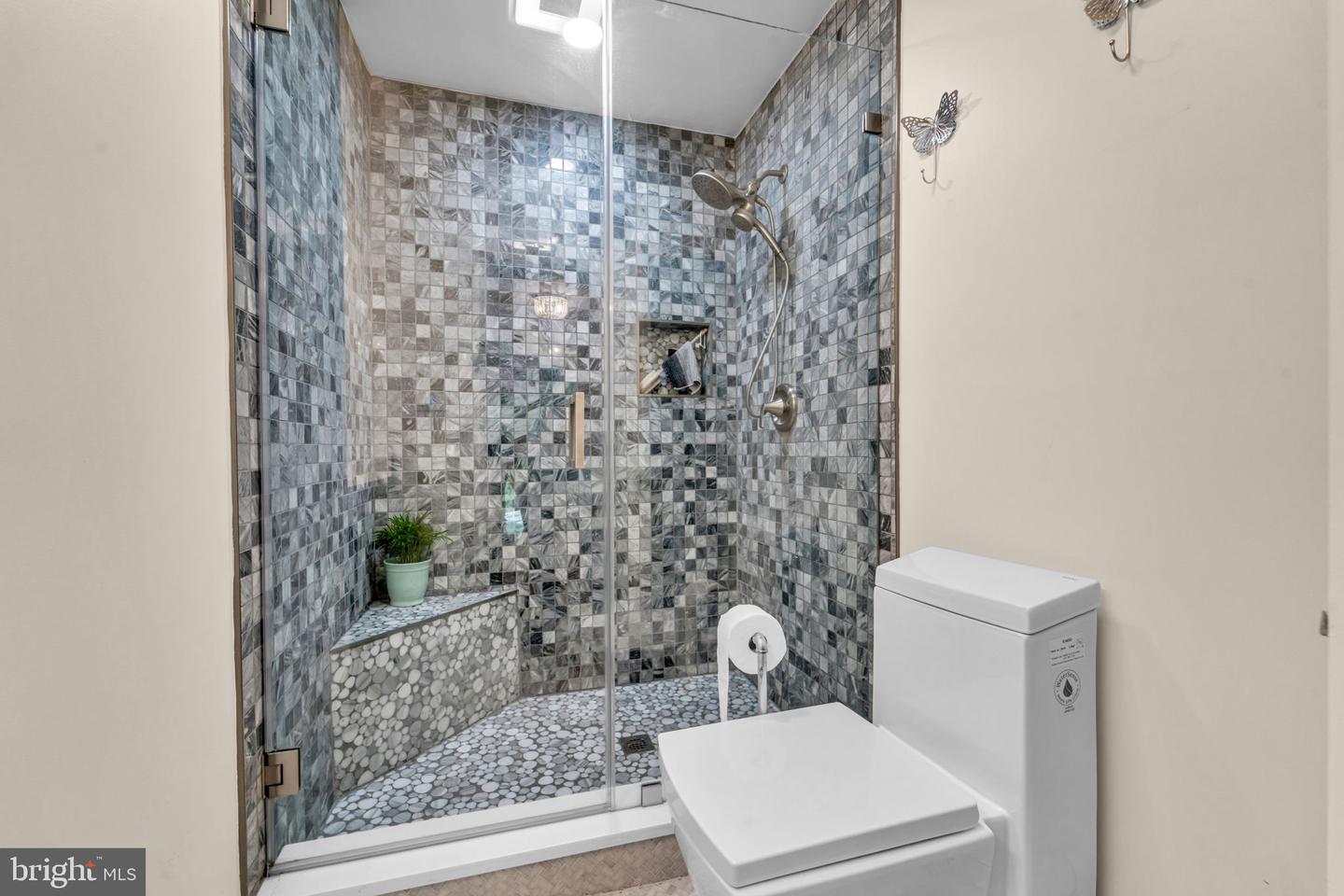 12215 HENDERSON RD, CLIFTON, Virginia 20124, 3 Bedrooms Bedrooms, ,3 BathroomsBathrooms,Residential,For sale,12215 HENDERSON RD,VAFX2272180 MLS # VAFX2272180