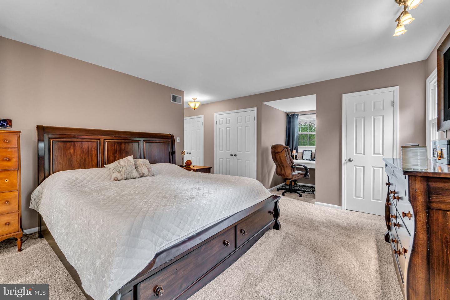 12215 HENDERSON RD, CLIFTON, Virginia 20124, 3 Bedrooms Bedrooms, ,3 BathroomsBathrooms,Residential,For sale,12215 HENDERSON RD,VAFX2272180 MLS # VAFX2272180