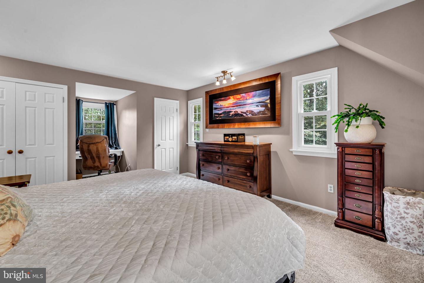 12215 HENDERSON RD, CLIFTON, Virginia 20124, 3 Bedrooms Bedrooms, ,3 BathroomsBathrooms,Residential,For sale,12215 HENDERSON RD,VAFX2272180 MLS # VAFX2272180