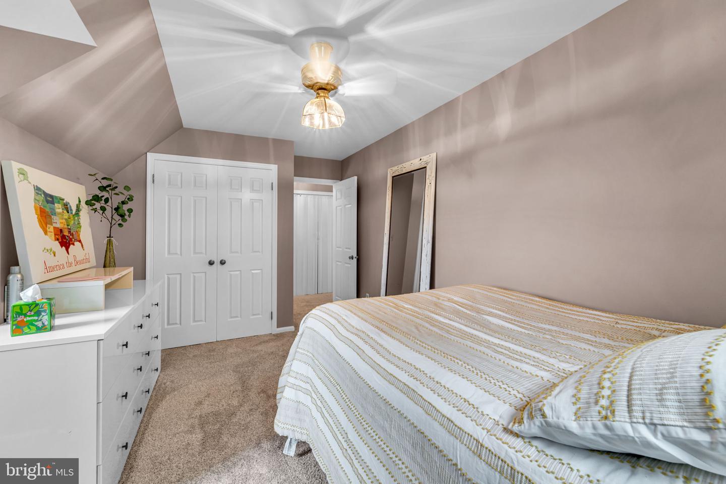 12215 HENDERSON RD, CLIFTON, Virginia 20124, 3 Bedrooms Bedrooms, ,3 BathroomsBathrooms,Residential,For sale,12215 HENDERSON RD,VAFX2272180 MLS # VAFX2272180