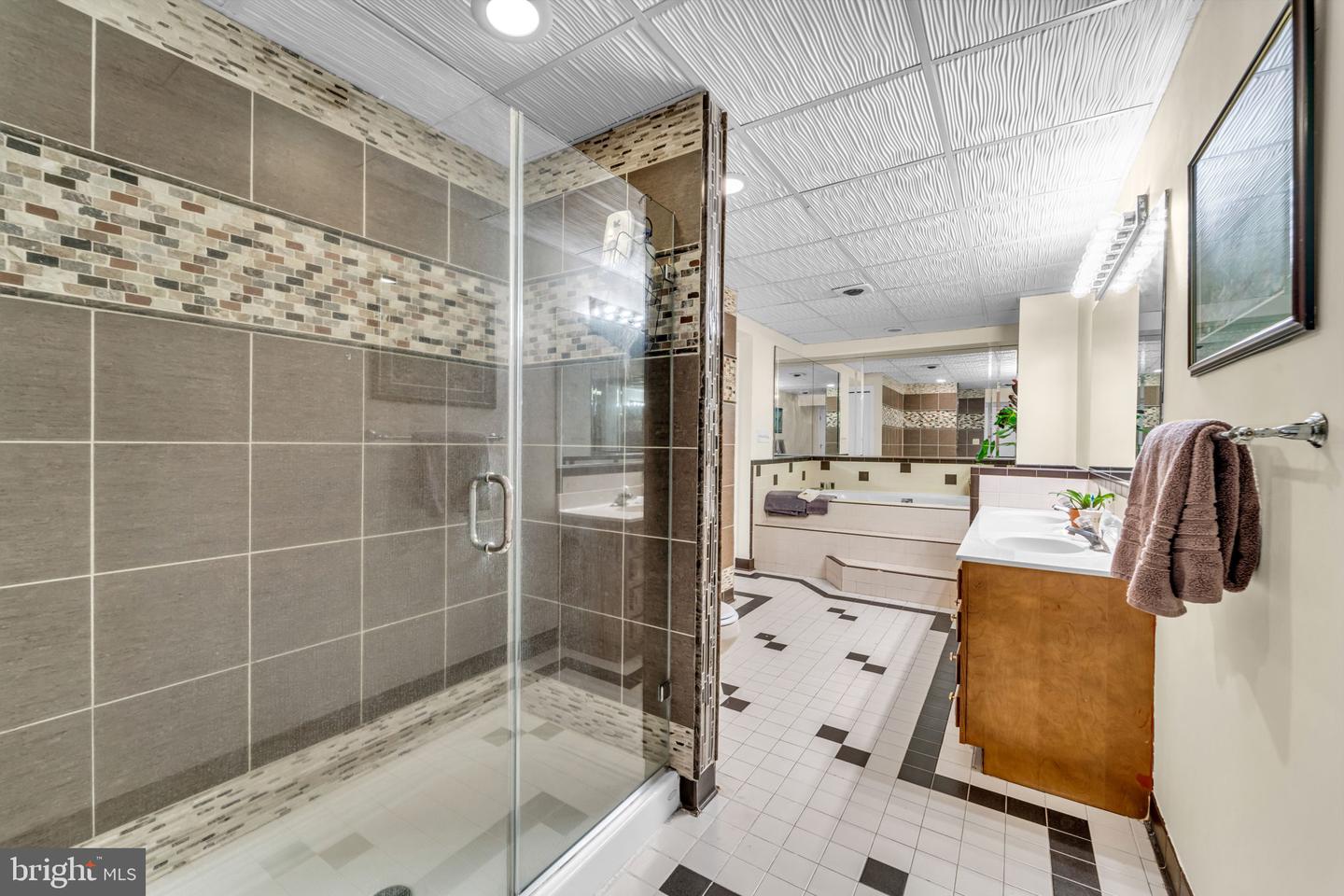 12215 HENDERSON RD, CLIFTON, Virginia 20124, 3 Bedrooms Bedrooms, ,3 BathroomsBathrooms,Residential,For sale,12215 HENDERSON RD,VAFX2272180 MLS # VAFX2272180