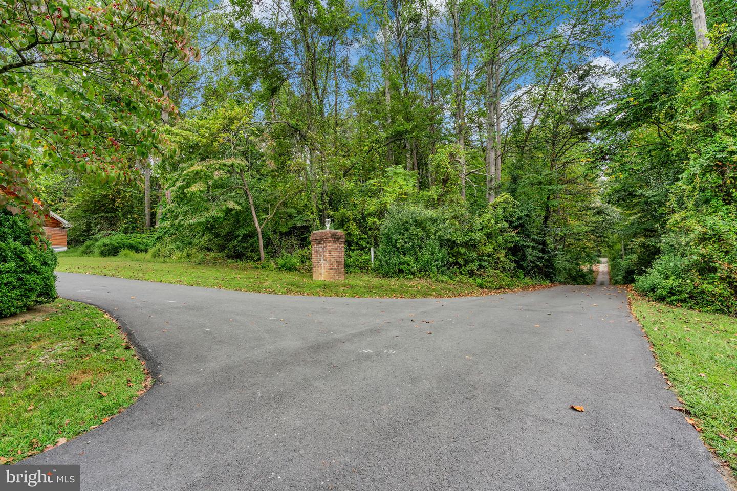 12215 HENDERSON RD, CLIFTON, Virginia 20124, 3 Bedrooms Bedrooms, ,3 BathroomsBathrooms,Residential,For sale,12215 HENDERSON RD,VAFX2272180 MLS # VAFX2272180