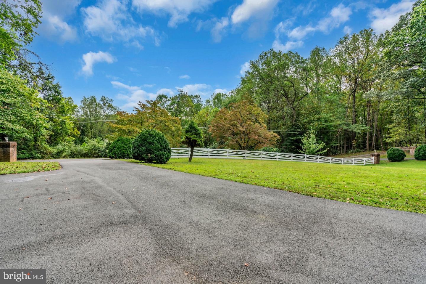 12215 HENDERSON RD, CLIFTON, Virginia 20124, 3 Bedrooms Bedrooms, ,3 BathroomsBathrooms,Residential,For sale,12215 HENDERSON RD,VAFX2272180 MLS # VAFX2272180