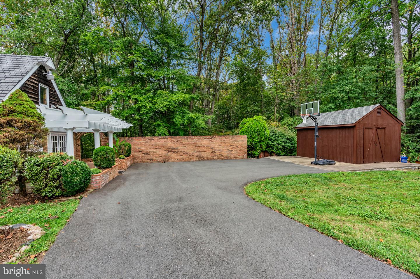 12215 HENDERSON RD, CLIFTON, Virginia 20124, 3 Bedrooms Bedrooms, ,3 BathroomsBathrooms,Residential,For sale,12215 HENDERSON RD,VAFX2272180 MLS # VAFX2272180