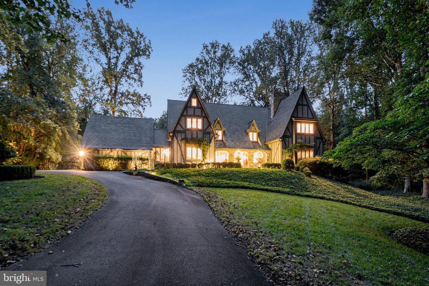 10205 CEDAR POND DR, VIENNA, Virginia 22182, 5 Bedrooms Bedrooms, ,4 BathroomsBathrooms,Residential,For sale,10205 CEDAR POND DR,VAFX2272624 MLS # VAFX2272624