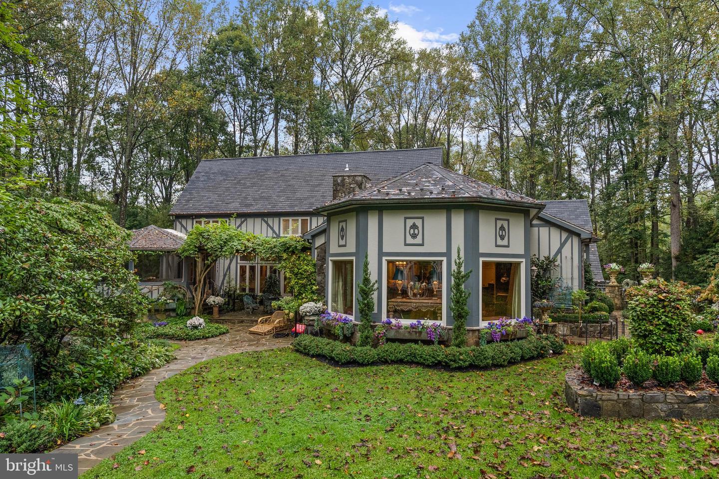 10205 CEDAR POND DR, VIENNA, Virginia 22182, 5 Bedrooms Bedrooms, ,4 BathroomsBathrooms,Residential,For sale,10205 CEDAR POND DR,VAFX2272624 MLS # VAFX2272624