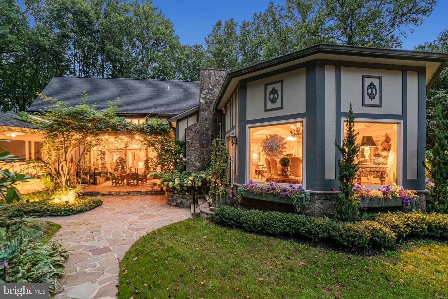 10205 CEDAR POND DR, VIENNA, Virginia 22182, 5 Bedrooms Bedrooms, ,4 BathroomsBathrooms,Residential,For sale,10205 CEDAR POND DR,VAFX2272624 MLS # VAFX2272624
