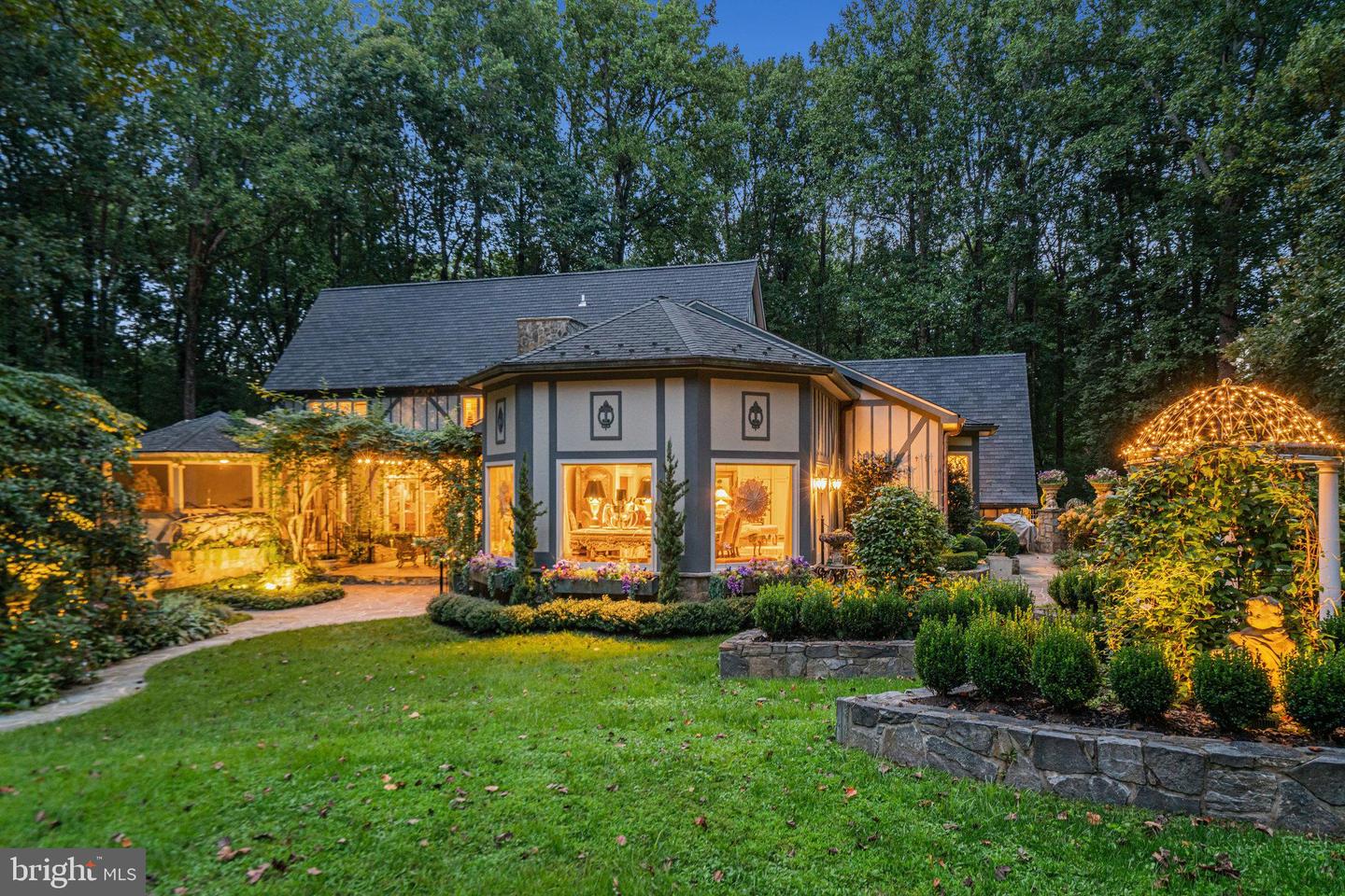 10205 CEDAR POND DR, VIENNA, Virginia 22182, 5 Bedrooms Bedrooms, ,4 BathroomsBathrooms,Residential,For sale,10205 CEDAR POND DR,VAFX2272624 MLS # VAFX2272624
