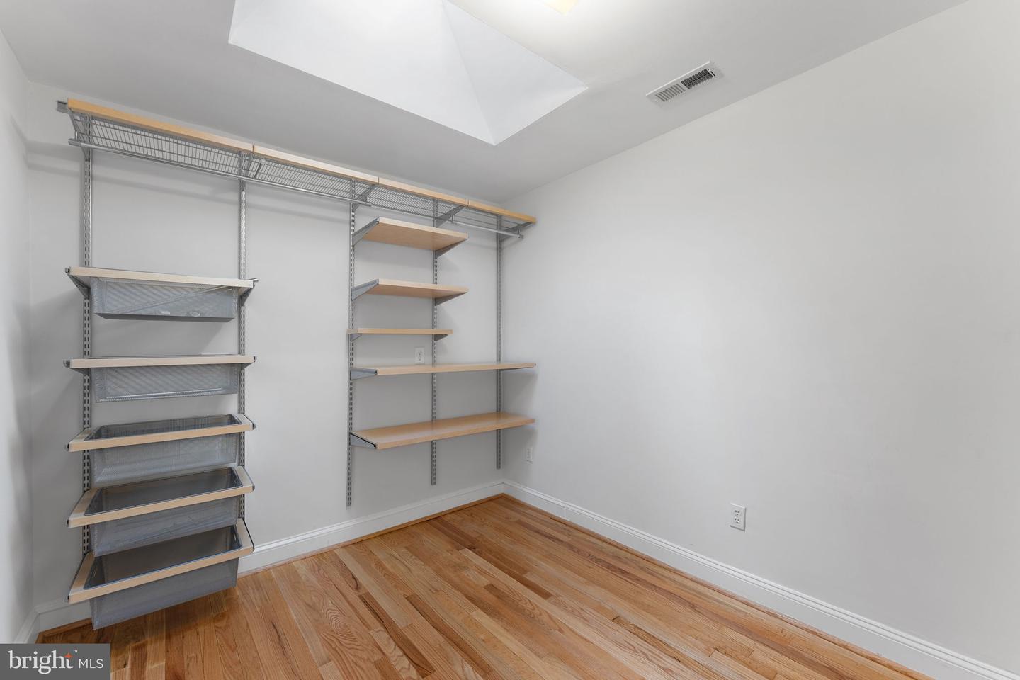 735 BERNARD ST, ALEXANDRIA, Virginia 22314, 2 Bedrooms Bedrooms, ,1 BathroomBathrooms,Residential,For sale,735 BERNARD ST,VAAX2050472 MLS # VAAX2050472