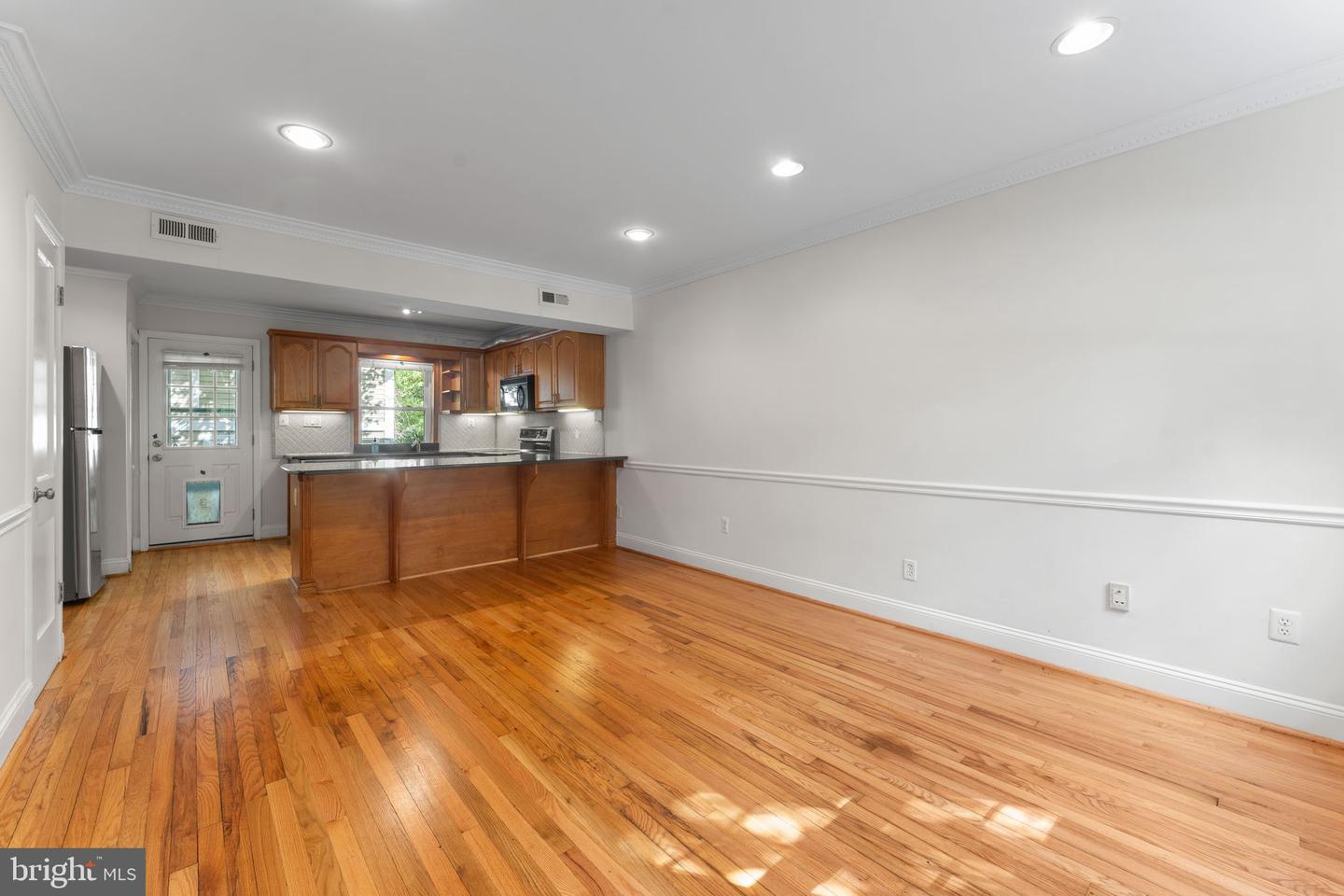 735 BERNARD ST, ALEXANDRIA, Virginia 22314, 2 Bedrooms Bedrooms, ,1 BathroomBathrooms,Residential,For sale,735 BERNARD ST,VAAX2050472 MLS # VAAX2050472