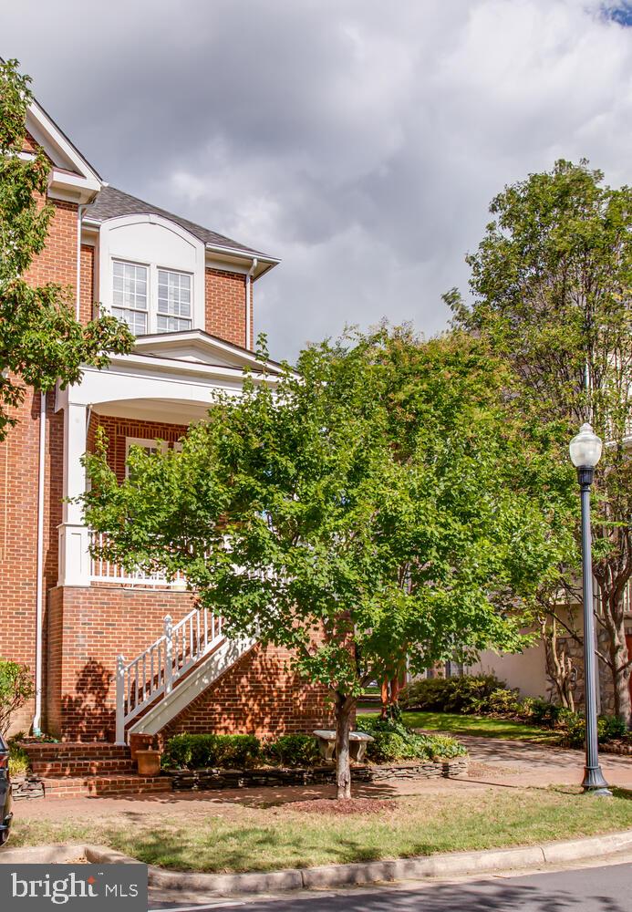 365 CAMERON STATION BLVD, ALEXANDRIA, Virginia 22304, 4 Bedrooms Bedrooms, 12 Rooms Rooms,3 BathroomsBathrooms,Residential,For sale,365 CAMERON STATION BLVD,VAAX2050474 MLS # VAAX2050474