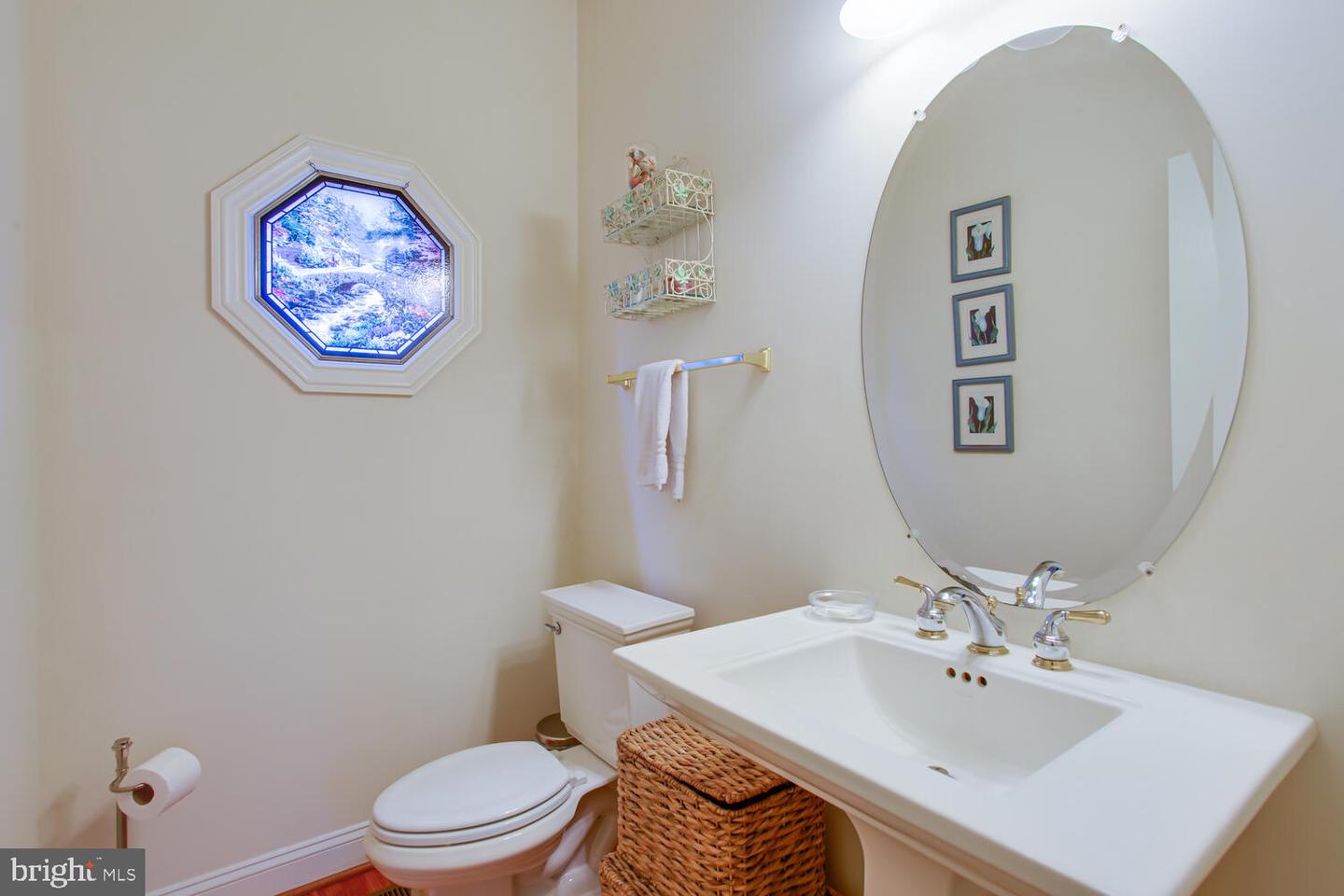365 CAMERON STATION BLVD, ALEXANDRIA, Virginia 22304, 4 Bedrooms Bedrooms, 12 Rooms Rooms,3 BathroomsBathrooms,Residential,For sale,365 CAMERON STATION BLVD,VAAX2050474 MLS # VAAX2050474