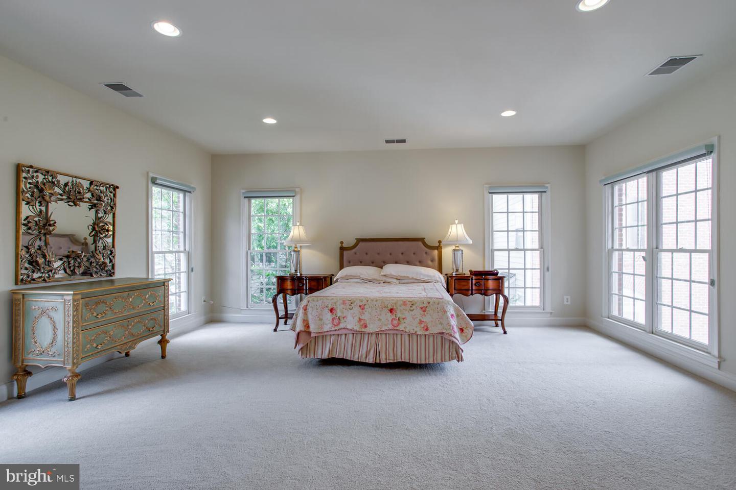 365 CAMERON STATION BLVD, ALEXANDRIA, Virginia 22304, 4 Bedrooms Bedrooms, 12 Rooms Rooms,3 BathroomsBathrooms,Residential,For sale,365 CAMERON STATION BLVD,VAAX2050474 MLS # VAAX2050474