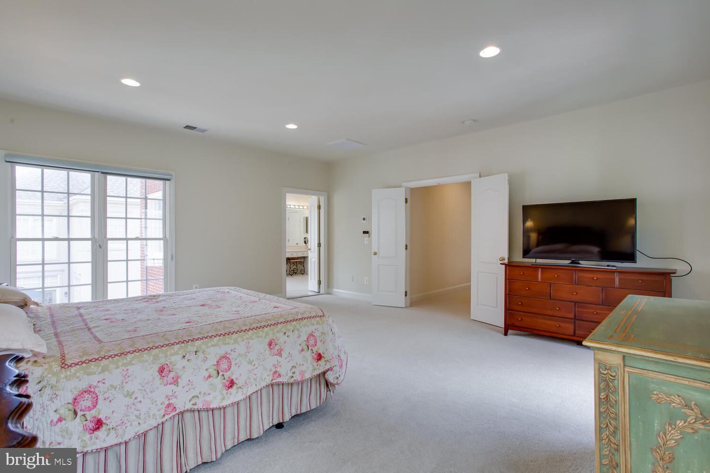 365 CAMERON STATION BLVD, ALEXANDRIA, Virginia 22304, 4 Bedrooms Bedrooms, 12 Rooms Rooms,3 BathroomsBathrooms,Residential,For sale,365 CAMERON STATION BLVD,VAAX2050474 MLS # VAAX2050474
