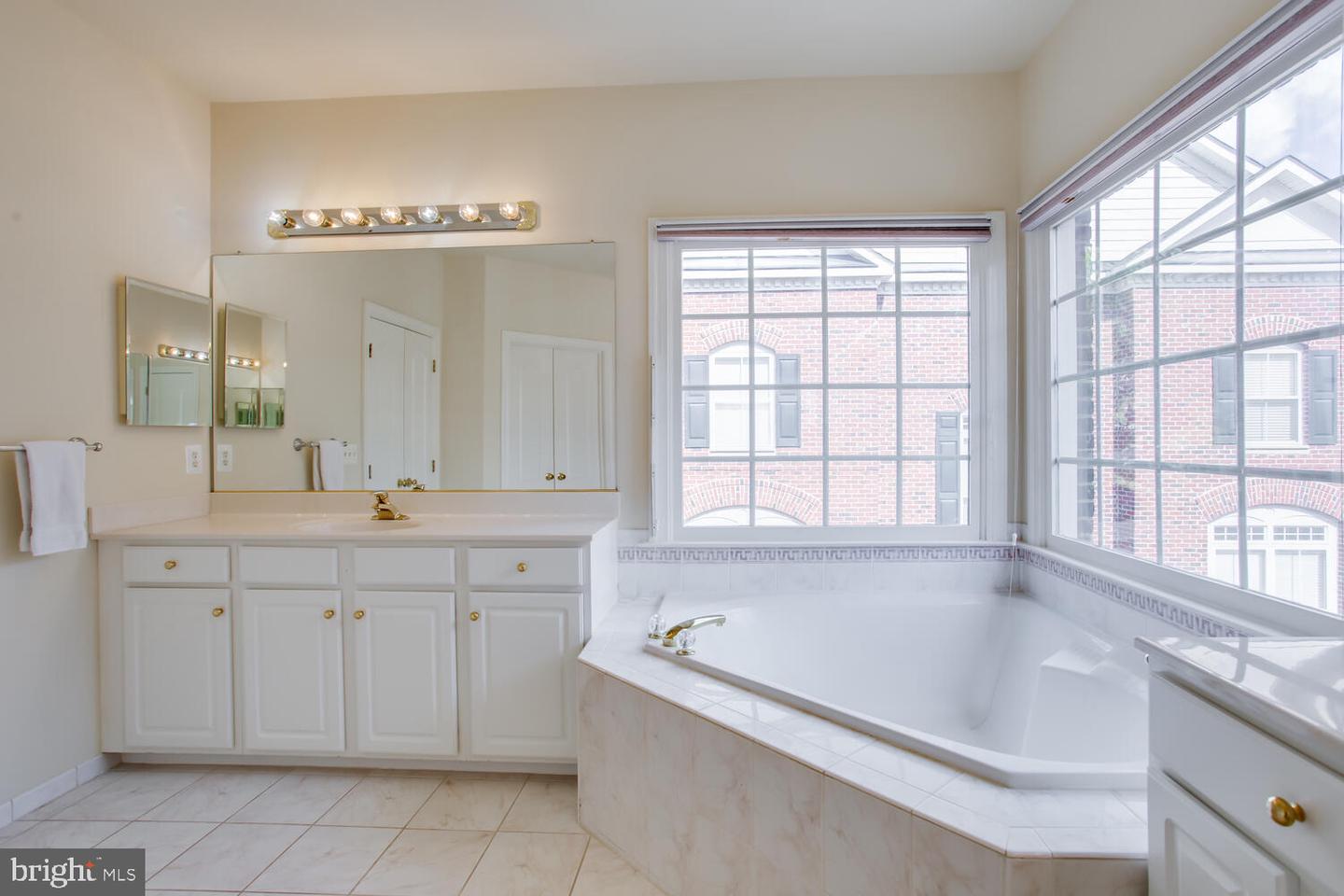 365 CAMERON STATION BLVD, ALEXANDRIA, Virginia 22304, 4 Bedrooms Bedrooms, 12 Rooms Rooms,3 BathroomsBathrooms,Residential,For sale,365 CAMERON STATION BLVD,VAAX2050474 MLS # VAAX2050474