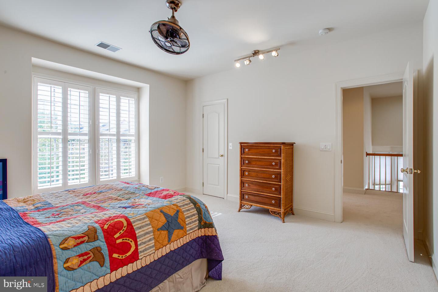 365 CAMERON STATION BLVD, ALEXANDRIA, Virginia 22304, 4 Bedrooms Bedrooms, 12 Rooms Rooms,3 BathroomsBathrooms,Residential,For sale,365 CAMERON STATION BLVD,VAAX2050474 MLS # VAAX2050474