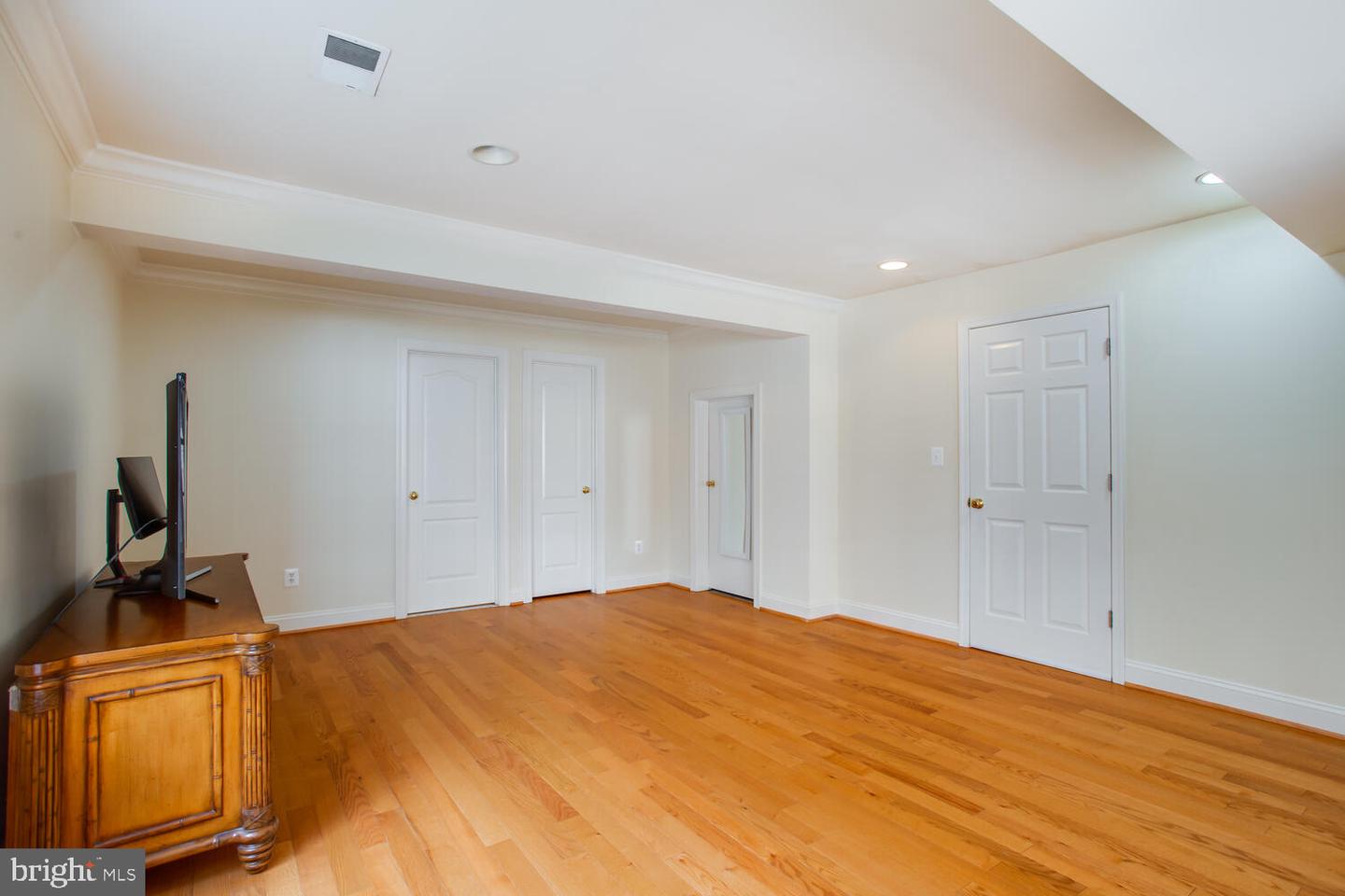 365 CAMERON STATION BLVD, ALEXANDRIA, Virginia 22304, 4 Bedrooms Bedrooms, 12 Rooms Rooms,3 BathroomsBathrooms,Residential,For sale,365 CAMERON STATION BLVD,VAAX2050474 MLS # VAAX2050474