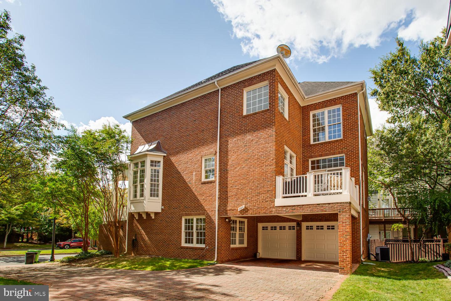 365 CAMERON STATION BLVD, ALEXANDRIA, Virginia 22304, 4 Bedrooms Bedrooms, 12 Rooms Rooms,3 BathroomsBathrooms,Residential,For sale,365 CAMERON STATION BLVD,VAAX2050474 MLS # VAAX2050474